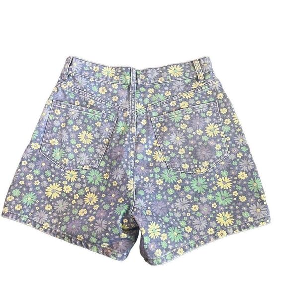 Zara Pants - Zara Floral Jean
Shorts size 6